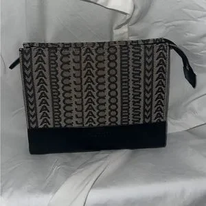 ★Marc Jacobs★9月8日までの特価★The Monogram Travel Pouch NEW Marc Jacobs The Monogram Jacquard Travel Pouch Clutch W